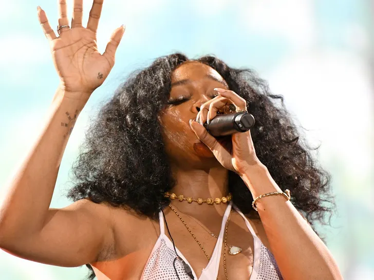 SZA Performance Pics