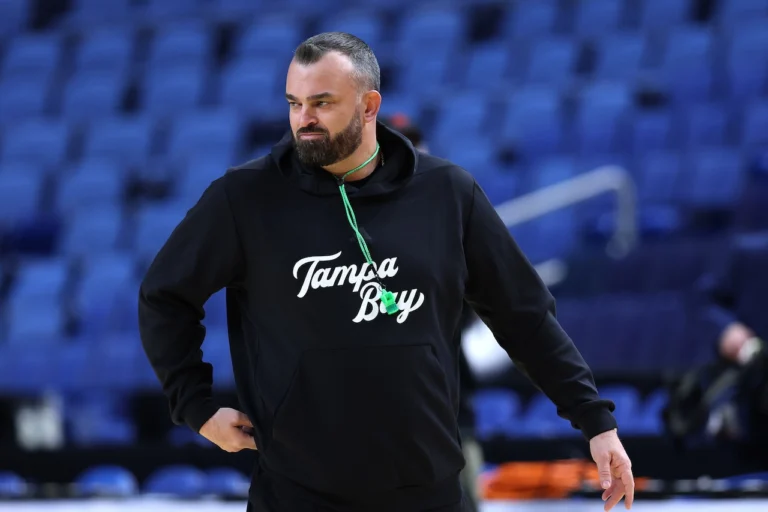 USF Coach Bryan Hodgson Plays for Dad Battling Dementia in March Madness Debut