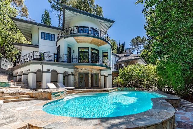 Jennifer Lopez Lists Beverly Hills