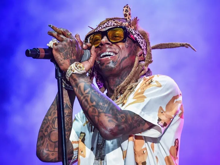Lil Wayne Secretly Engaged — And Fans Had No Clue 2 Lil Wayne's Performance Photo