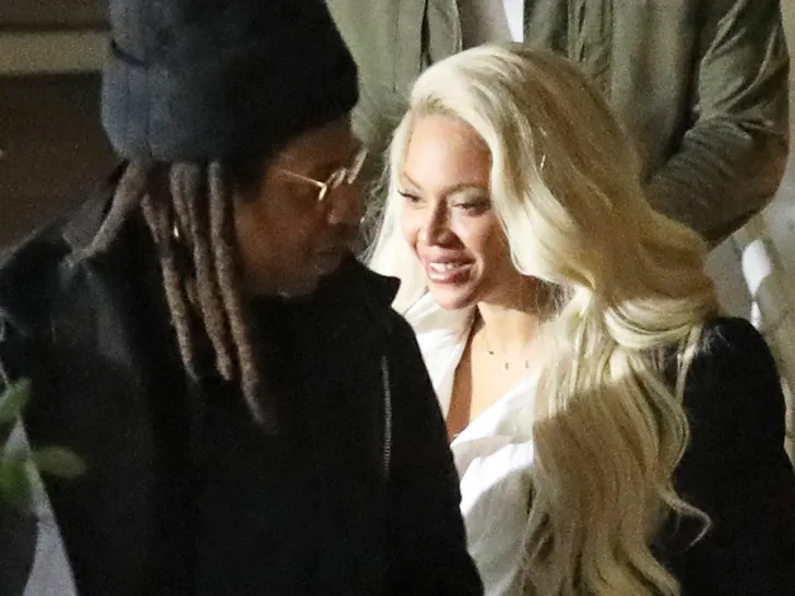 Jay-Z Brings Out Beyoncé and Blue Ivy at Yankee Stadium Jay Z and Beyonce