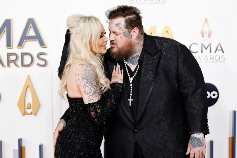 Jelly Roll & Bunnie XO Happier Times
