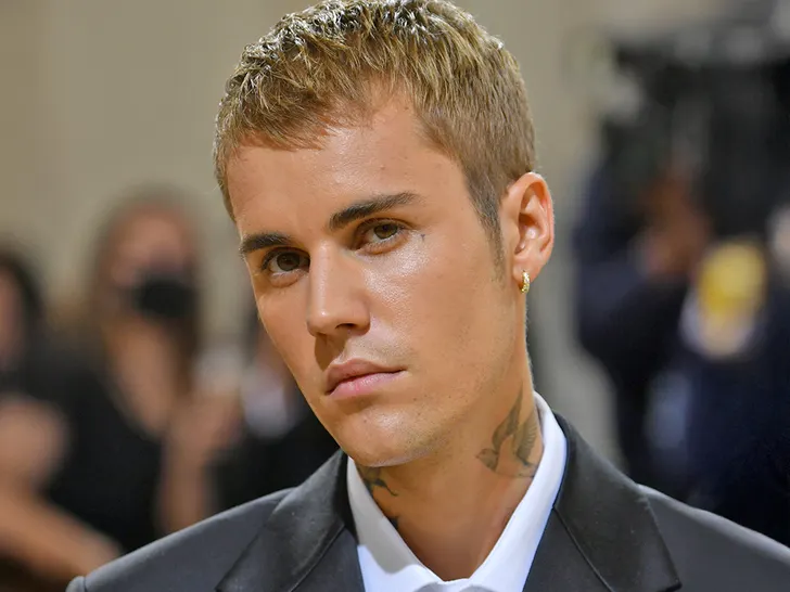 Justin Bieber Enjoys Solo Lake Day During Idaho Getaway Justin Bieber 3