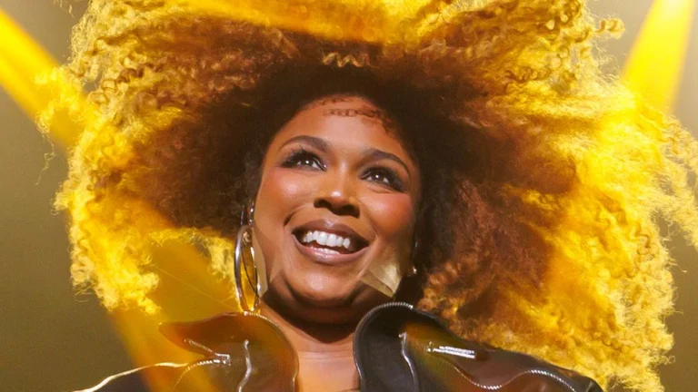 Lizzo Lands Sports Illustrated Swimsuit Digital Cover Lizzo 2