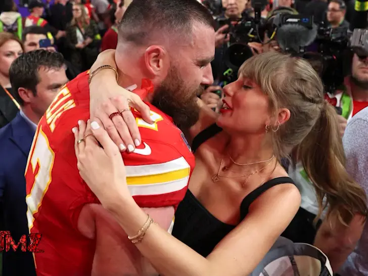 Taylor Swift Shocks NFL Crowd With Surprise Travis Kelce Show 5 Travis Kelce Taylor Swift