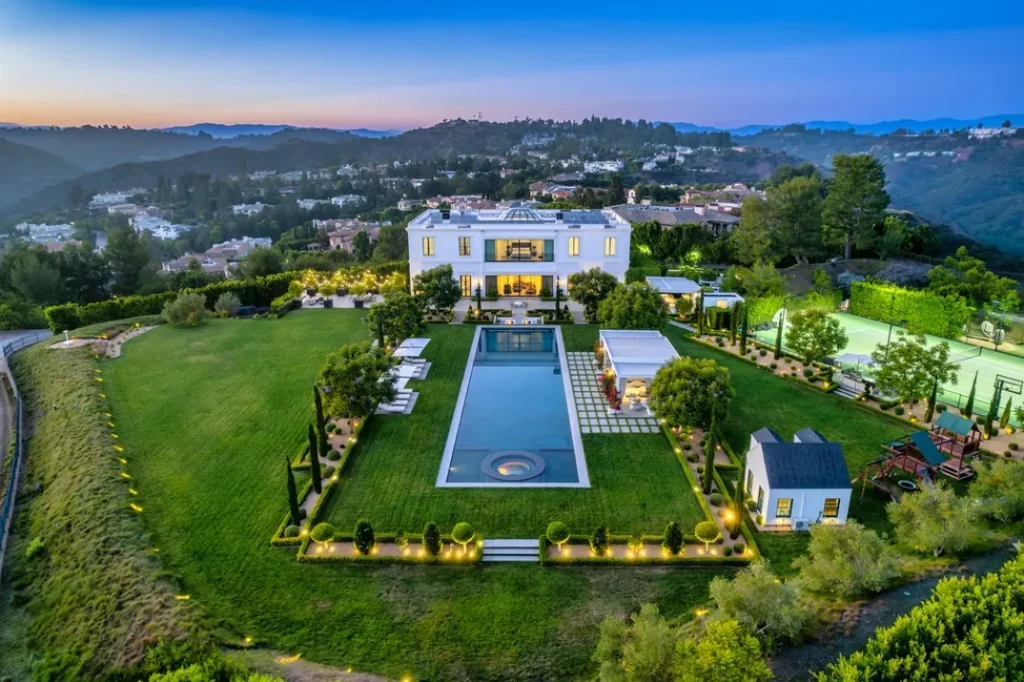 Anthony Davis LA Home For $32M out side