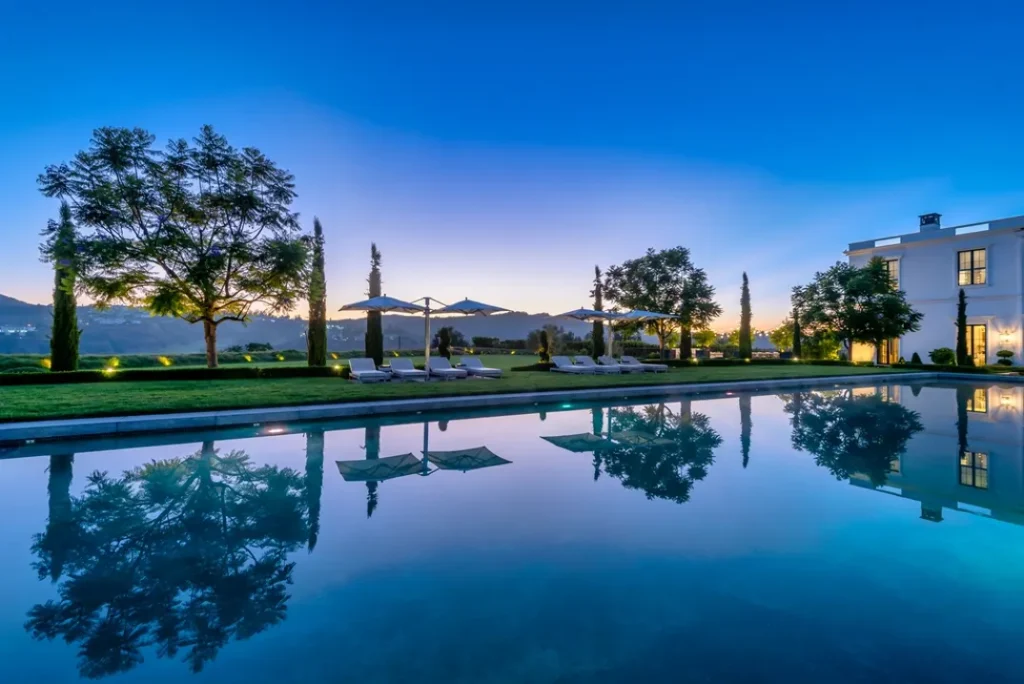 Anthony Davis LA Home For $32M outside view