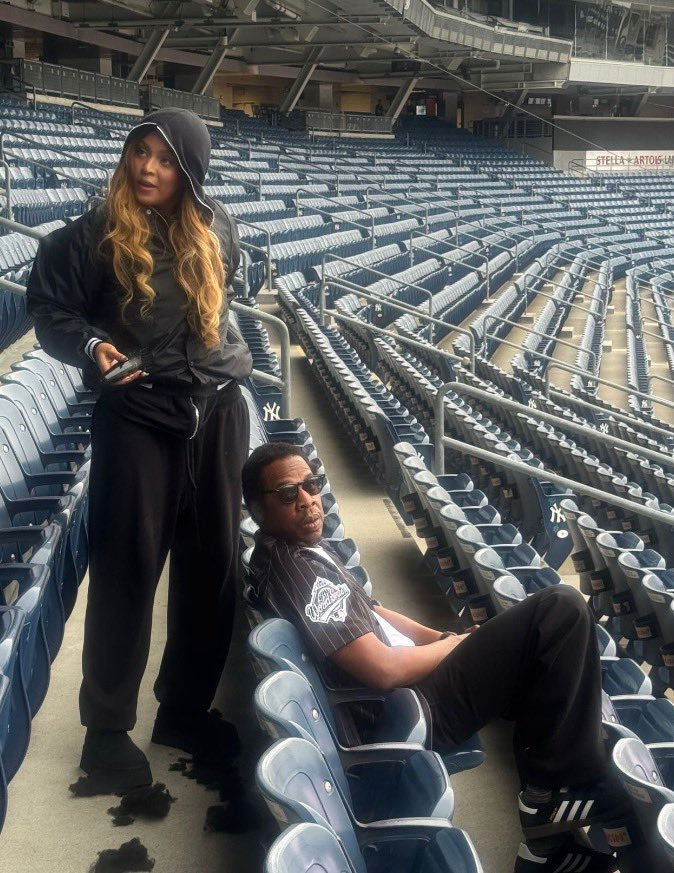 Jay-Z Brings Out Beyoncé and Blue Ivy at Yankee Stadium 5 Beyoncé cutting Jay Z's hair at Yankee stadium