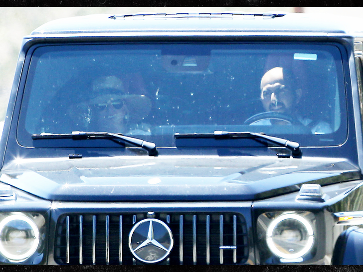 Britney Spears Spotted Ahead of Holiday Weekend 5 Britney Spears Keeps Low Profile During Holiday Weekend Outing