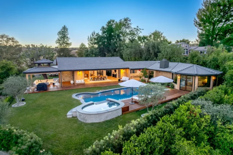 Designer Betsey Johnson Lists Hidden Hills Home for $7.5 Million
