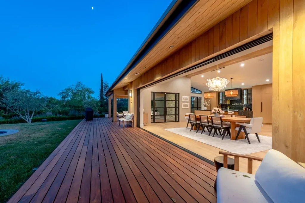 Designer Betsey Johnson Lists Hidden Hills Home out side view