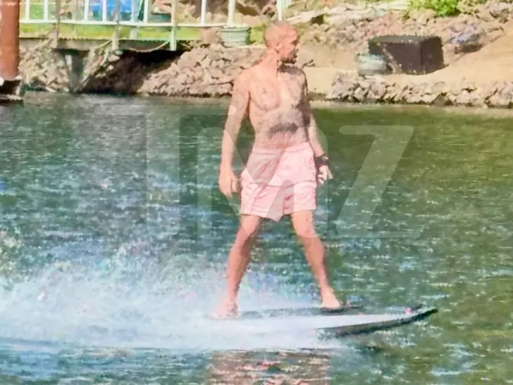 Justin Bieber Enjoys Solo Lake Day During Idaho Getaway 5 Justin Bieber TMZ