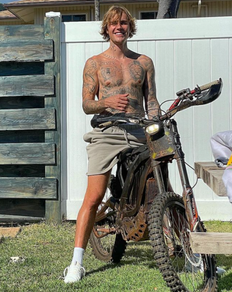 Justin Bieber Enjoys Solo Lake Day During Idaho Getaway 6 Justin Bieber's Shirtless