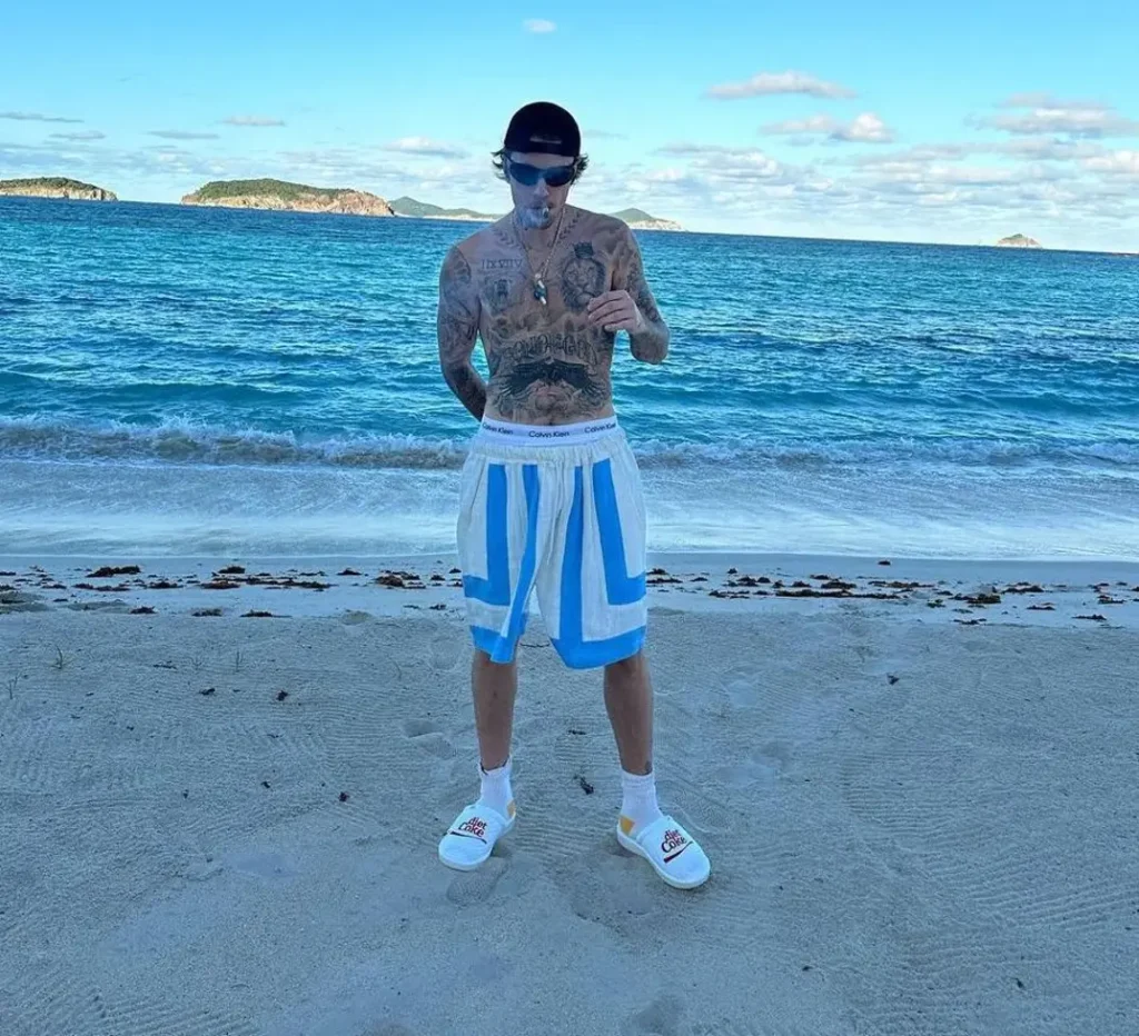 Justin Bieber Enjoys Solo Lake Day During Idaho Getaway 9 Justin Bieber's Shirtless Shot