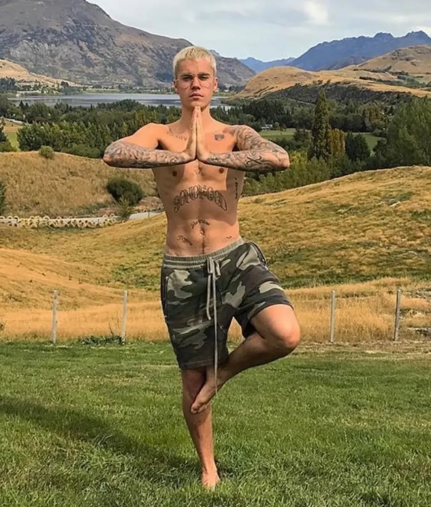 Justin Bieber Enjoys Solo Lake Day During Idaho Getaway 8 Justin Bieber's Shirtless Shots