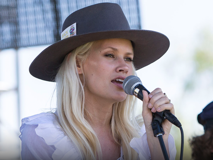 Lauren Bennett’s Father Blames Medical Care After Singer’s Death Lauren Bennett