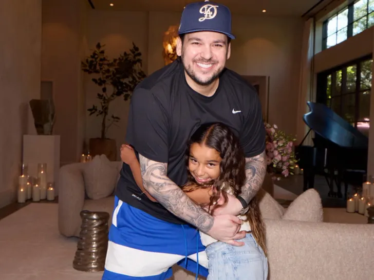 Rob Kardashian Flashes Huge Smile