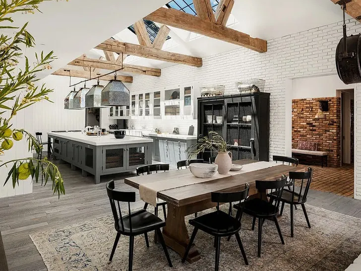Diane Keaton's LA Mansion Sells for $18 Million 7 Diane Keaton Los Angeles mansion officially has a new owner