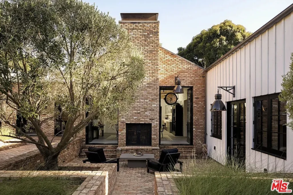 Diane Keaton's LA Mansion Sells for $18 Million 6 Diane Keaton Los Angeles mansion side view