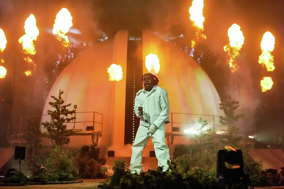 Don Toliver Concert Cut Short After Man Allegedly Brings Gun Inside 6 Don Toliver performs during his second Houston show of the year at Toyota Center in Houston