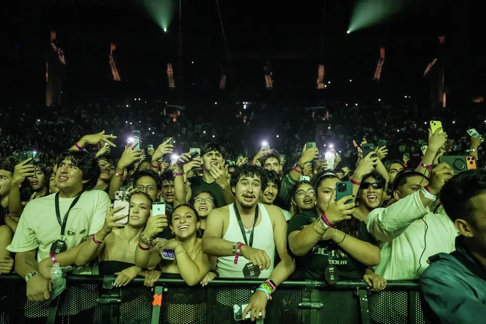 Don Toliver Concert Cut Short After Man Allegedly Brings Gun Inside 7 Fans watch Don Toliver perform at Toyota Center in Houston on Tuesday, Aug. 11, 2026.