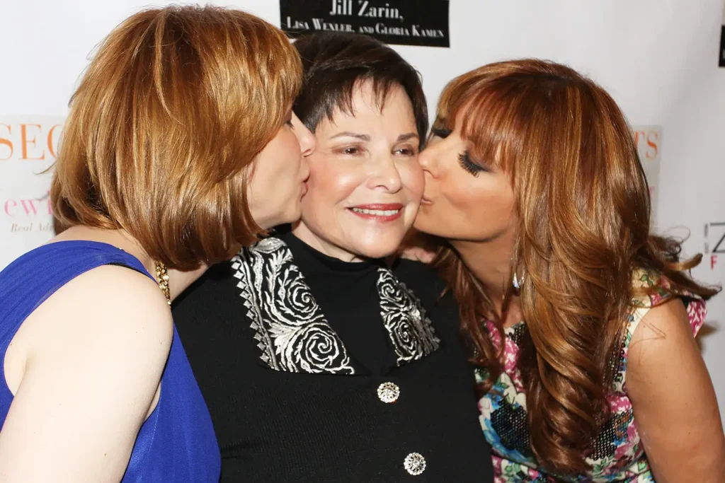 Jill Zarin’s Mother Gloria Kamen Dies at 91 10 Lisa Wexler, Gloria Kamen and Jill Zarin attend Jill Zarin’s ‘Secrets Of A Jewish Mother’ Book Launch Party at Zarin Fabrics on April 13, 2010.