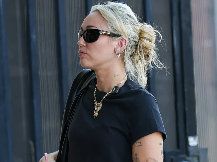 Miley Cyrus Steps Out After Dolly Parton’s Death, Heads to Recording Studio Miley Cyrus