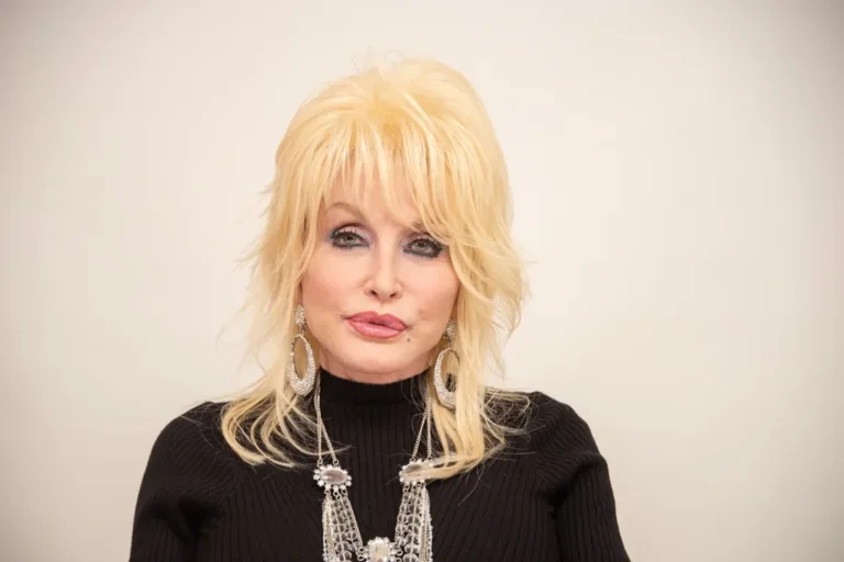 Dolly Parton Dead at 80 After Sudden Health Crisis Remembering Dolly Parton 1