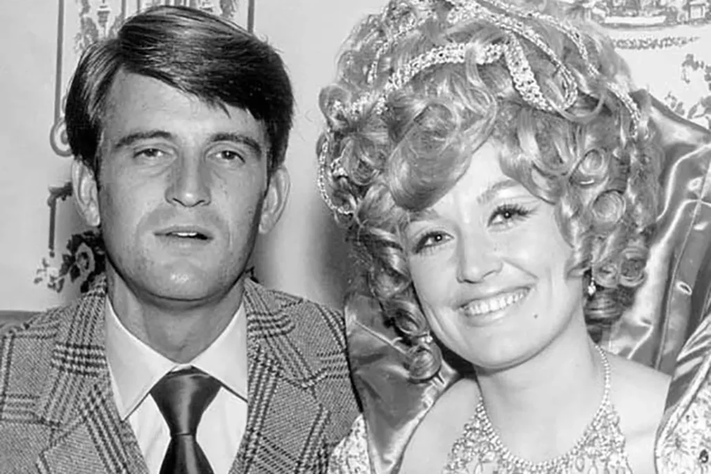 Dolly Parton’s Love Story With Carl Dean Spanned 58 Years 7 dolly parton Carl Dean