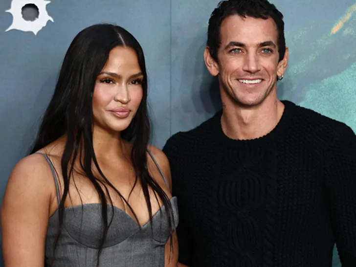Cassie Makes Rare Public Appearance at ‘MobLand’ Premiere Cassie & Alex Fine