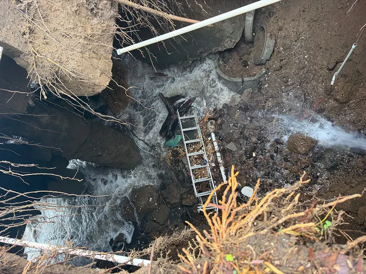 Nicolas Cage’s Malibu Home Hit by Massive Sinkhole 6 Nicolas Cages Malibu Home Has Massive Sinkhole Outside