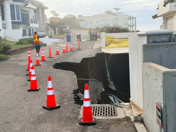 Nicolas Cage’s Malibu Home Hit by Massive Sinkhole 5 Nicolas Cages Malibu Home Has Massive Sinkhole Outside