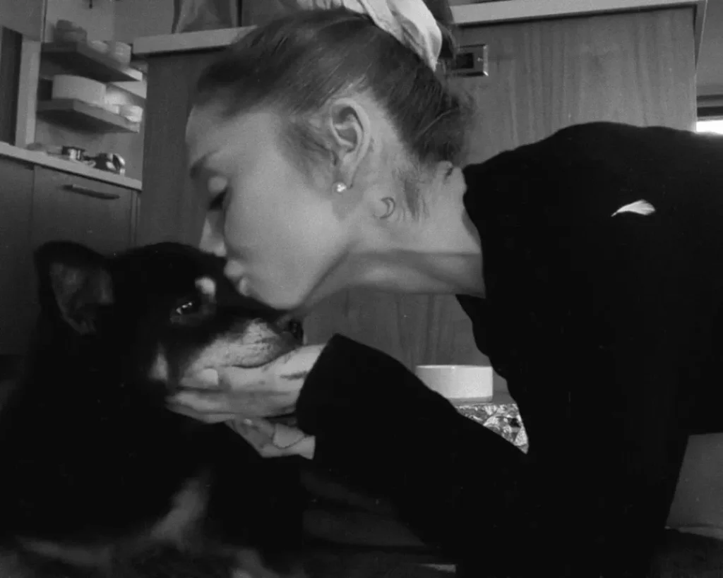 Ariana Grande Mourns Beloved Dog Coco After 17 Years Together 5 Ariana Grande s Dog Coco
