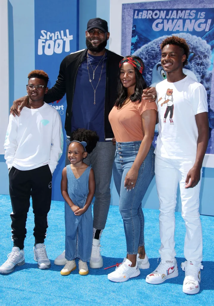 Savannah James’ First-Class Travel Sparks Friendship Debate 6 Savannah James family