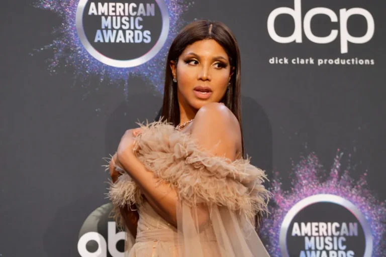 Toni Braxton poses in the press room during the 2019 American Music Awards at Microsoft Theater on November 24, 2019 in Los Angeles, California.