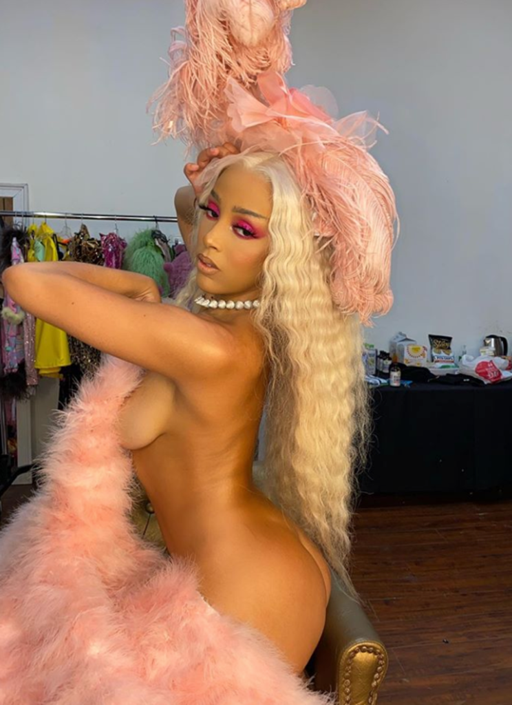 Doja Cat Celebrates Birthday With Bold, Skin-Baring Photos 4 doja cat